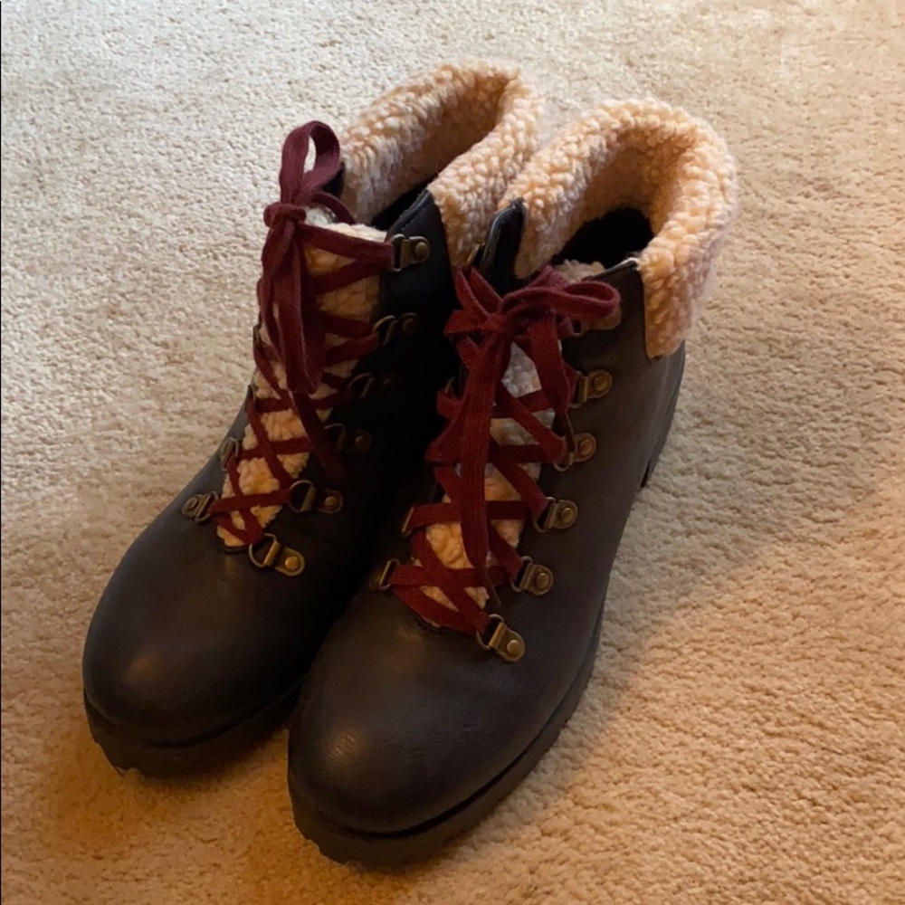 Combat boots
